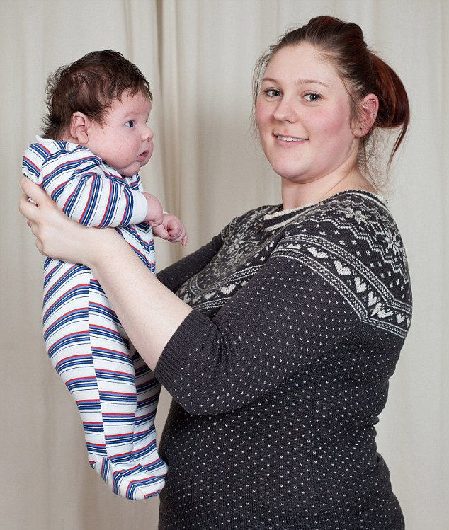 英女子产14斤巨婴成最大顺产婴儿