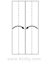 2、左、右两侧的边折到垂直中线上;